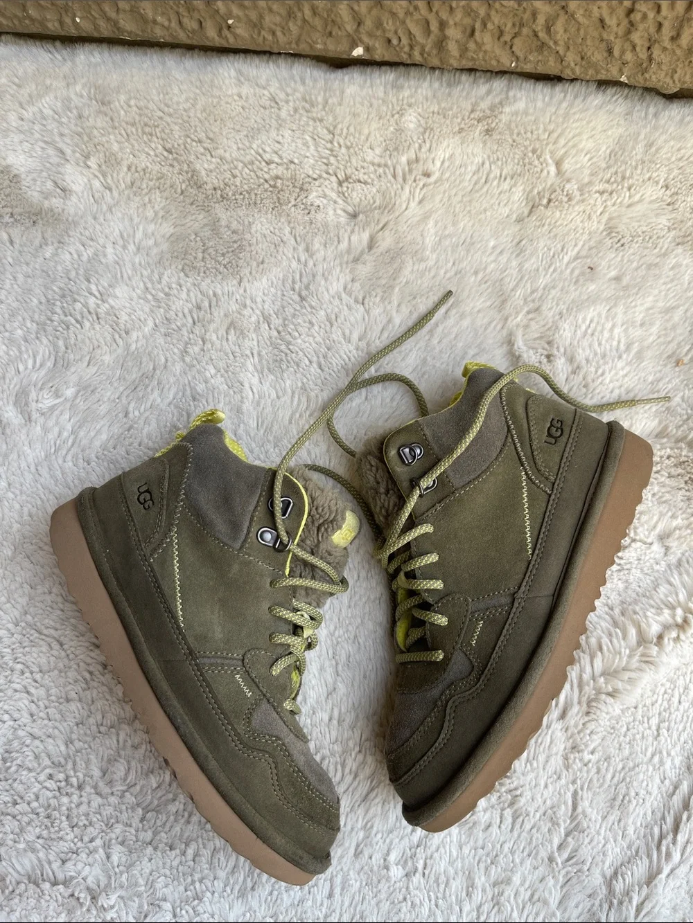 UGG Kids Heritage in Burnt Olive Lace Up Boots Size 4